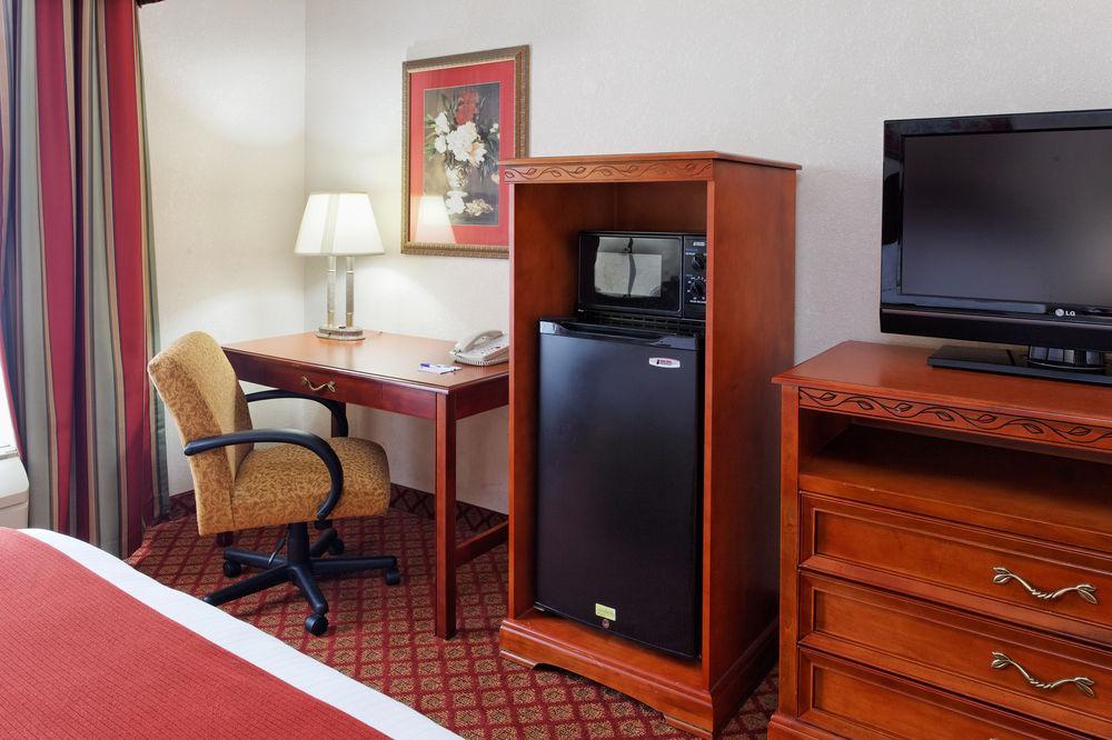 Holiday Inn Express & Suites Tupelo, An Ihg Hotel Room photo